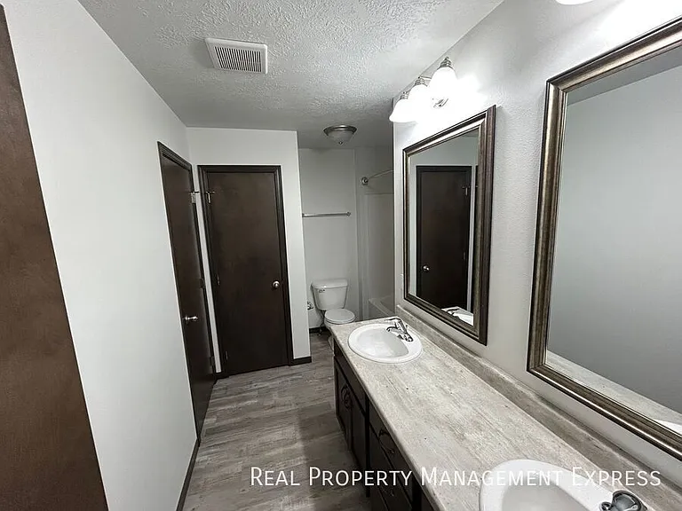 2214 S Ronsiek Ave — Photo 12