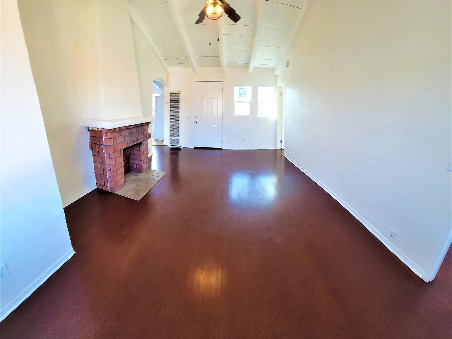 3 bed, 1050 sqft, $3,295 — Photo 3