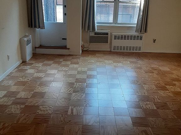 3rd image of 170 W 23rd St APT 2X