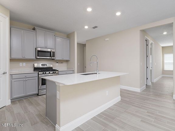 5th image of 32 SADLER Court