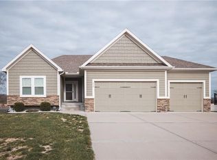 812 W Jack St, Lees Summit, MO 64086