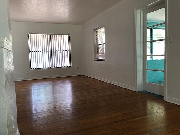 3rd image of 709 Tam O Shanter Dr