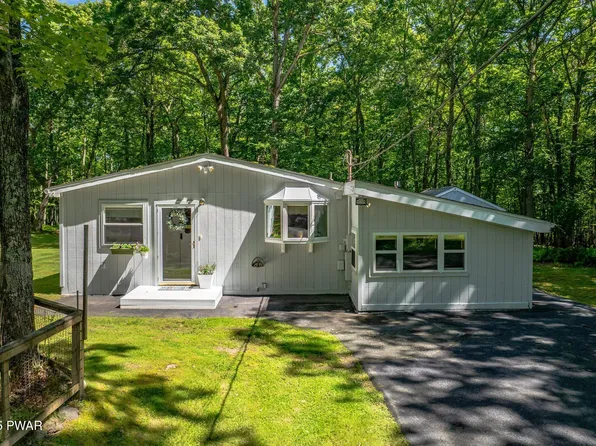 201 Oak Hill Rd, Hawley, PA 18428