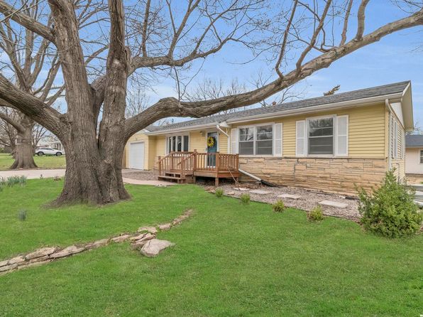 1102 W 20th St, Lawrence, KS 66046