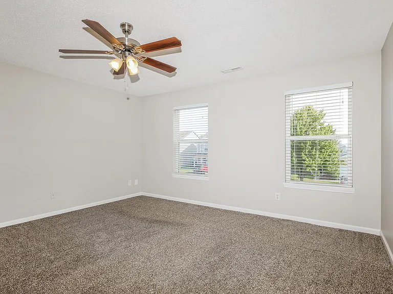672 Cloverfield Ln — Photo 11