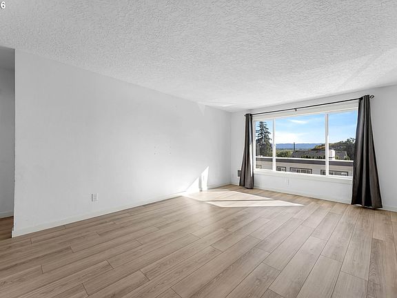 3rd image of 2102 NW Kelly Dr APT 15