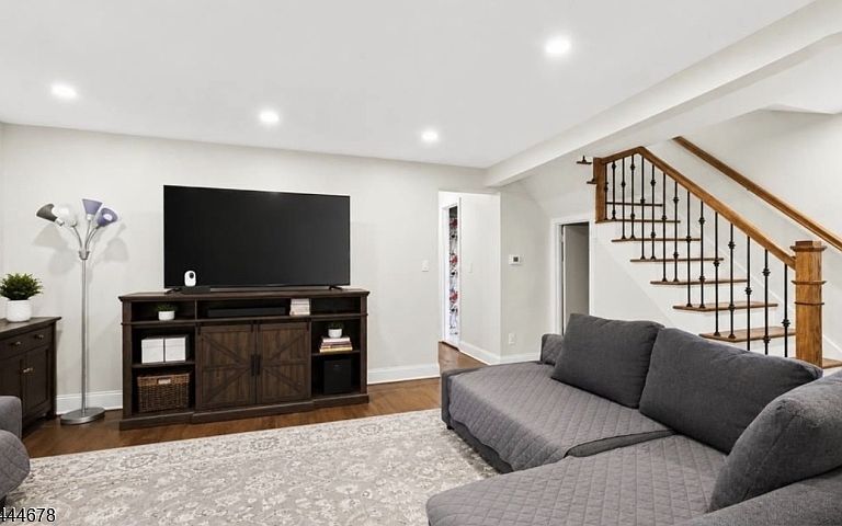 Listing photo 5