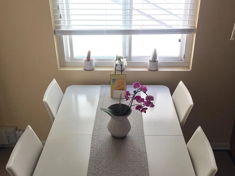 Kitchen eating area