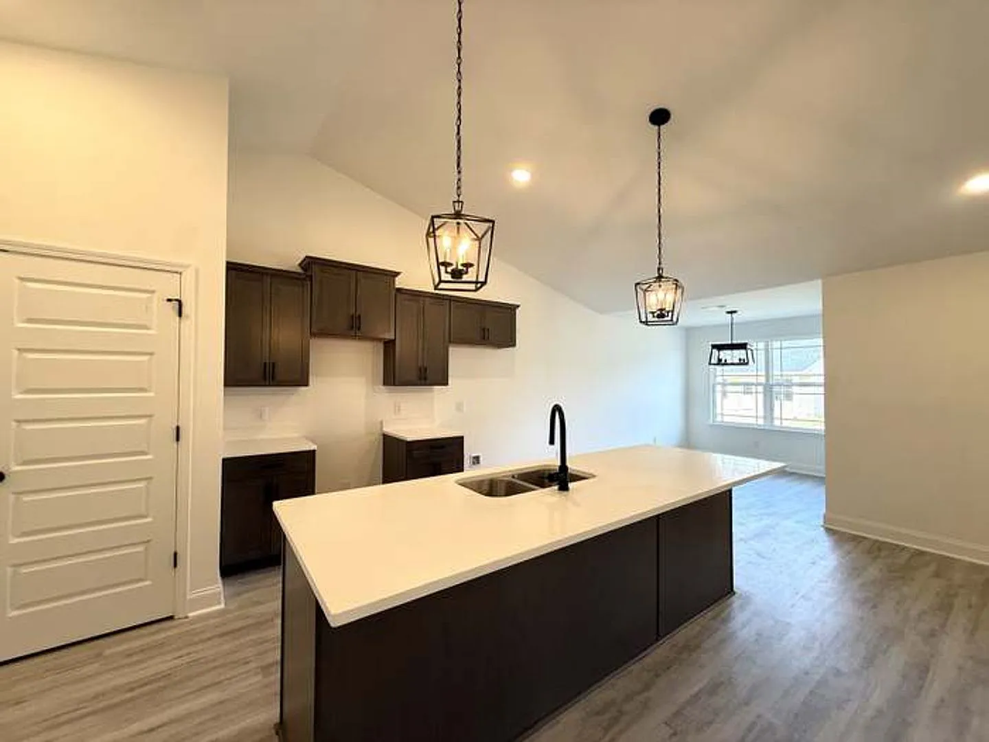 For Rent 3 Bedroom 2 Bath Home + Bonus Room — Photo 2