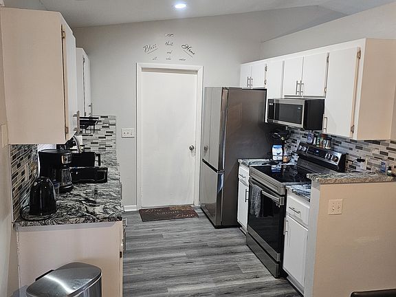 4th image of 2049 SW McAllister Ln