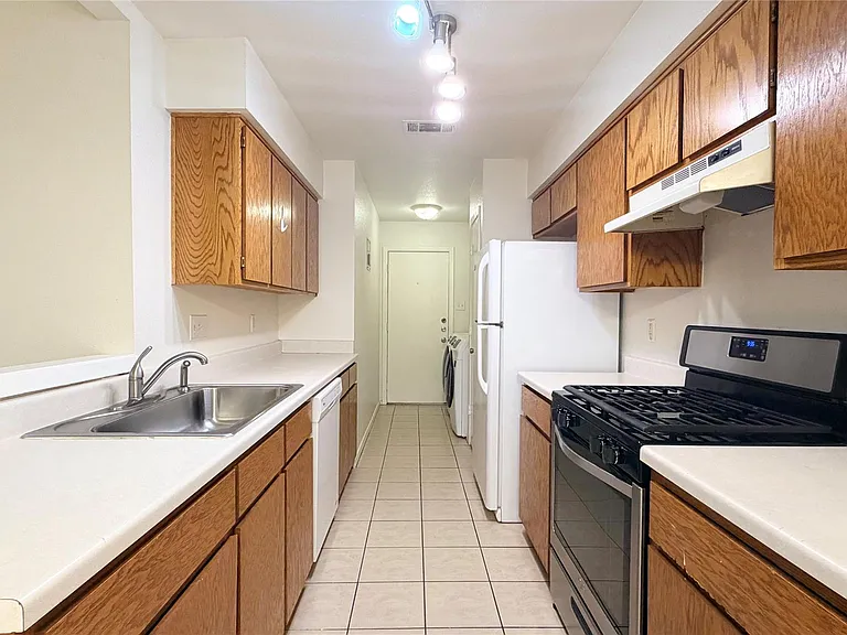 1016 Woodlief Trl — Photo 4