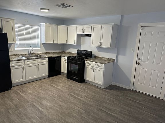 4th image of 938 E Amelia Ave #1