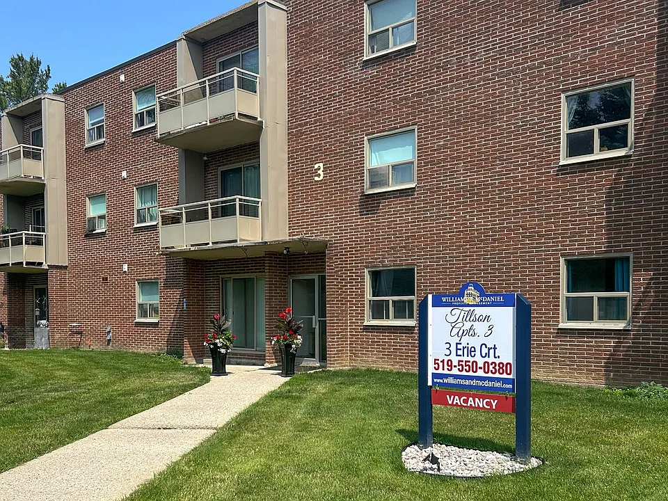 3 Erie Ct