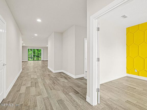 3rd image of 68 Catesby Ln