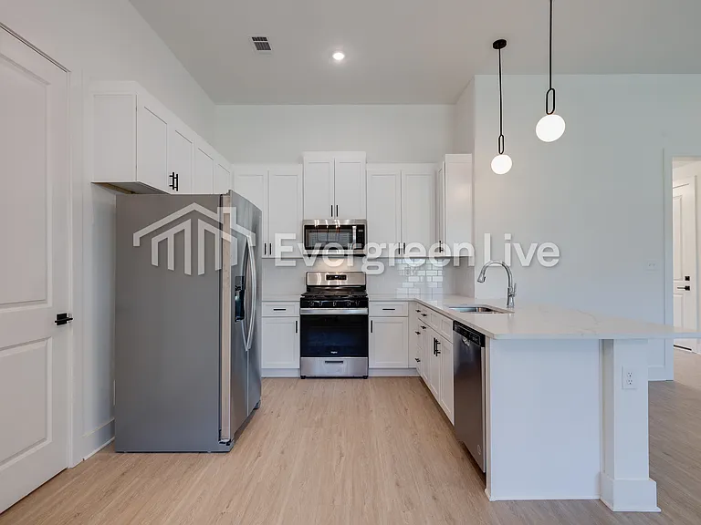 4144 McSwain Cv — Photo 4