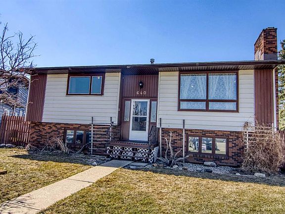 4th image of 640 NE McCulloch Cres