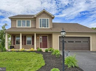 65 Stone Creek Dr, York, PA 17406