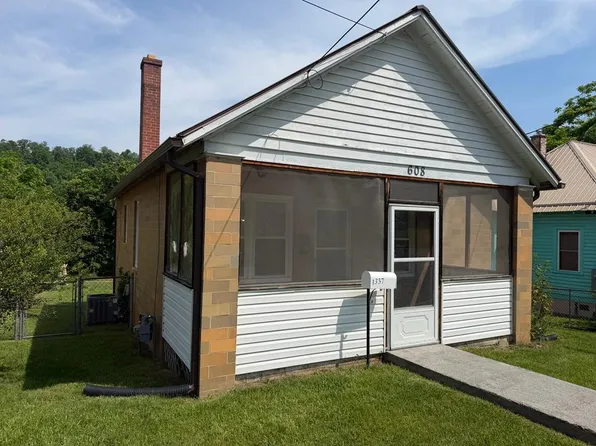 1337 Main St E, White Sulphur Springs, WV 24986