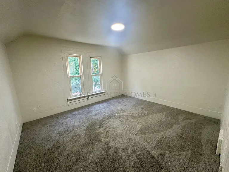 251 Arch St — Photo 9
