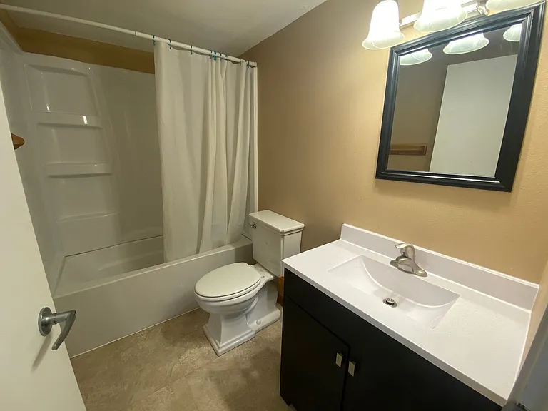 605 N Clark St — Photo 14