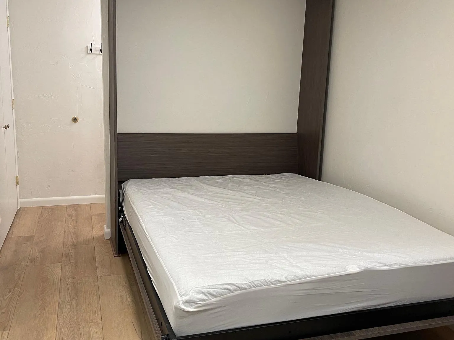 Studio, 400 sqft, $895 — Photo 4