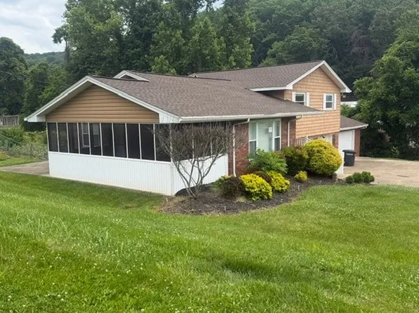 98 Norwood Rd, Nitro, WV 25143