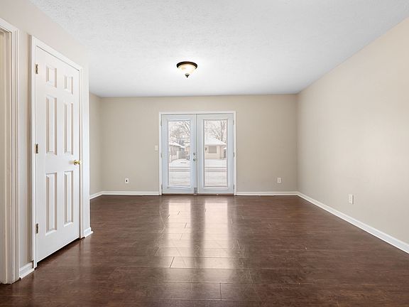 3rd image of 459 N Eddy St