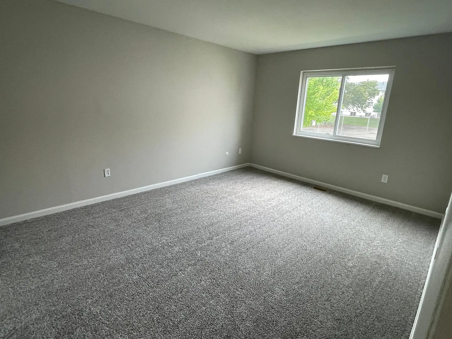 2 bed, 827 sqft, $1,075 — Photo 4