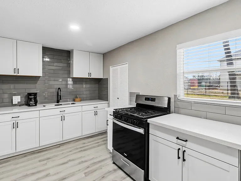 5914 Southcrest St — Photo 5