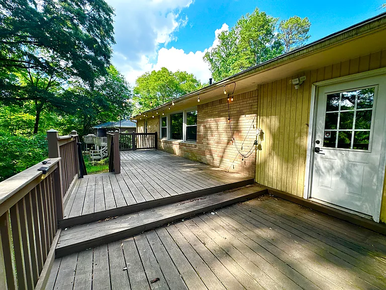 538 N Superior Ave — Photo 43