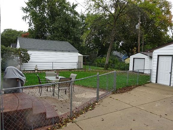 3rd image of 1872 Dieter St N