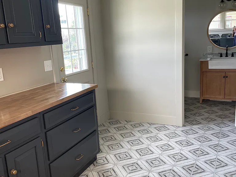 106 W Caracas Ave — Photo 13