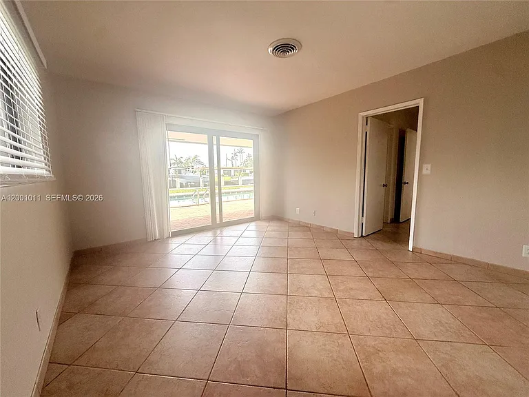2730 NE 7th St — Photo 8