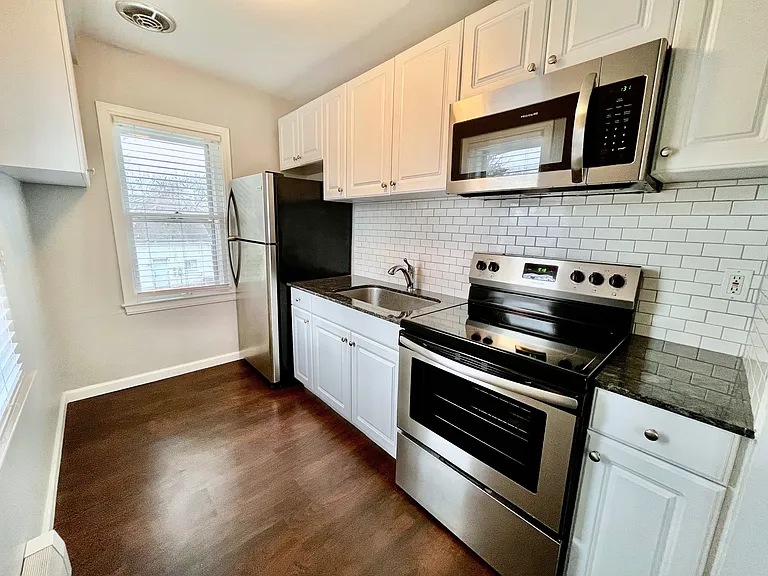 62 Madison Ct #4 — Photo 8