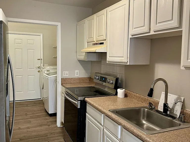795 Watersedge Dr — Photo 18
