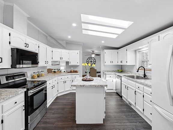 4th image of 18 Stacey Drive
