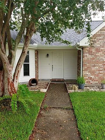 3 bed, 2.0 bath, 1624 sqft, $2,300 — Photo 2