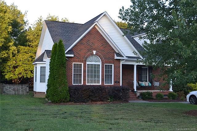1st image of 4007 Woodleigh Dr