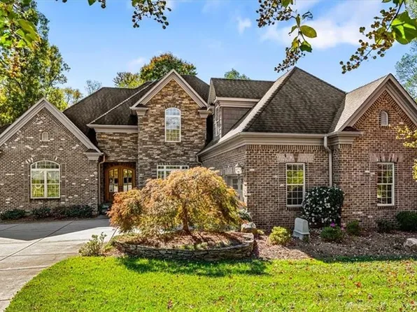 2304 Castleloch Ct, High Point, NC 27265