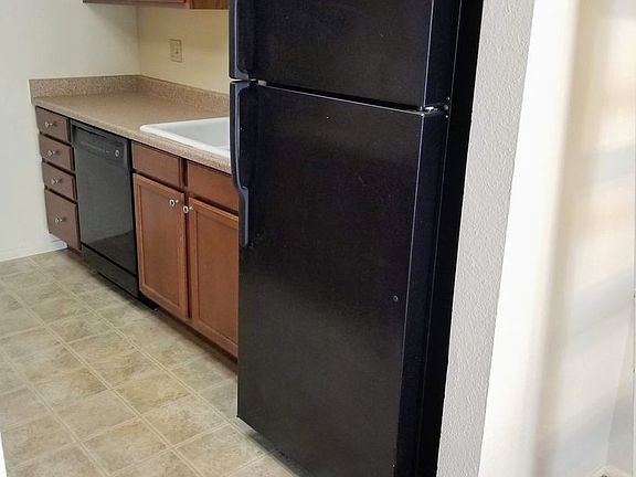 5th image of 1043 Southwood Dr APT L