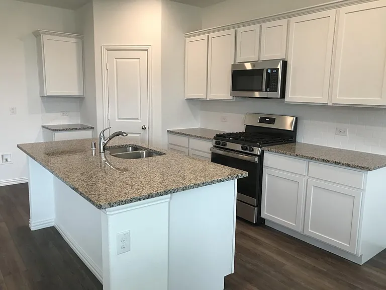 506 Saffron St — Photo 6