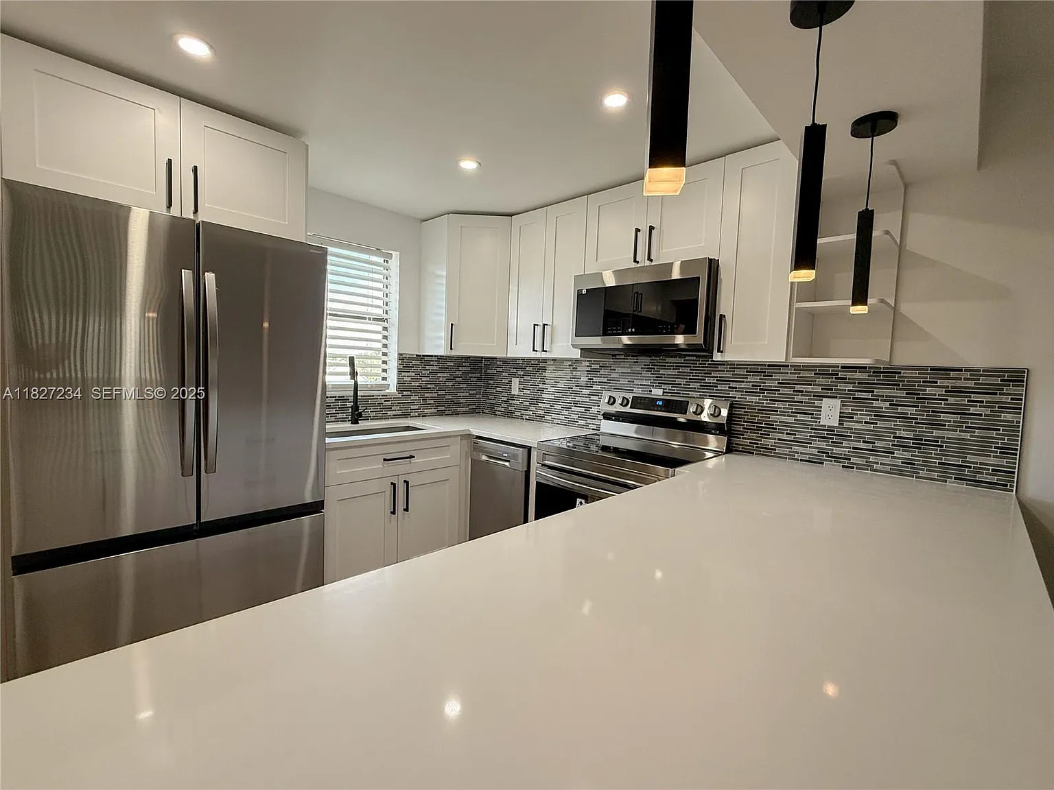 2 bed, 918 sqft, $2,000 — Photo 3