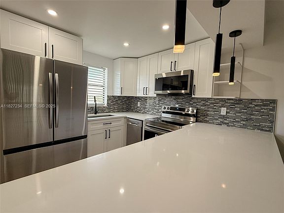 3rd image of 9355 SW 8th St APT 402