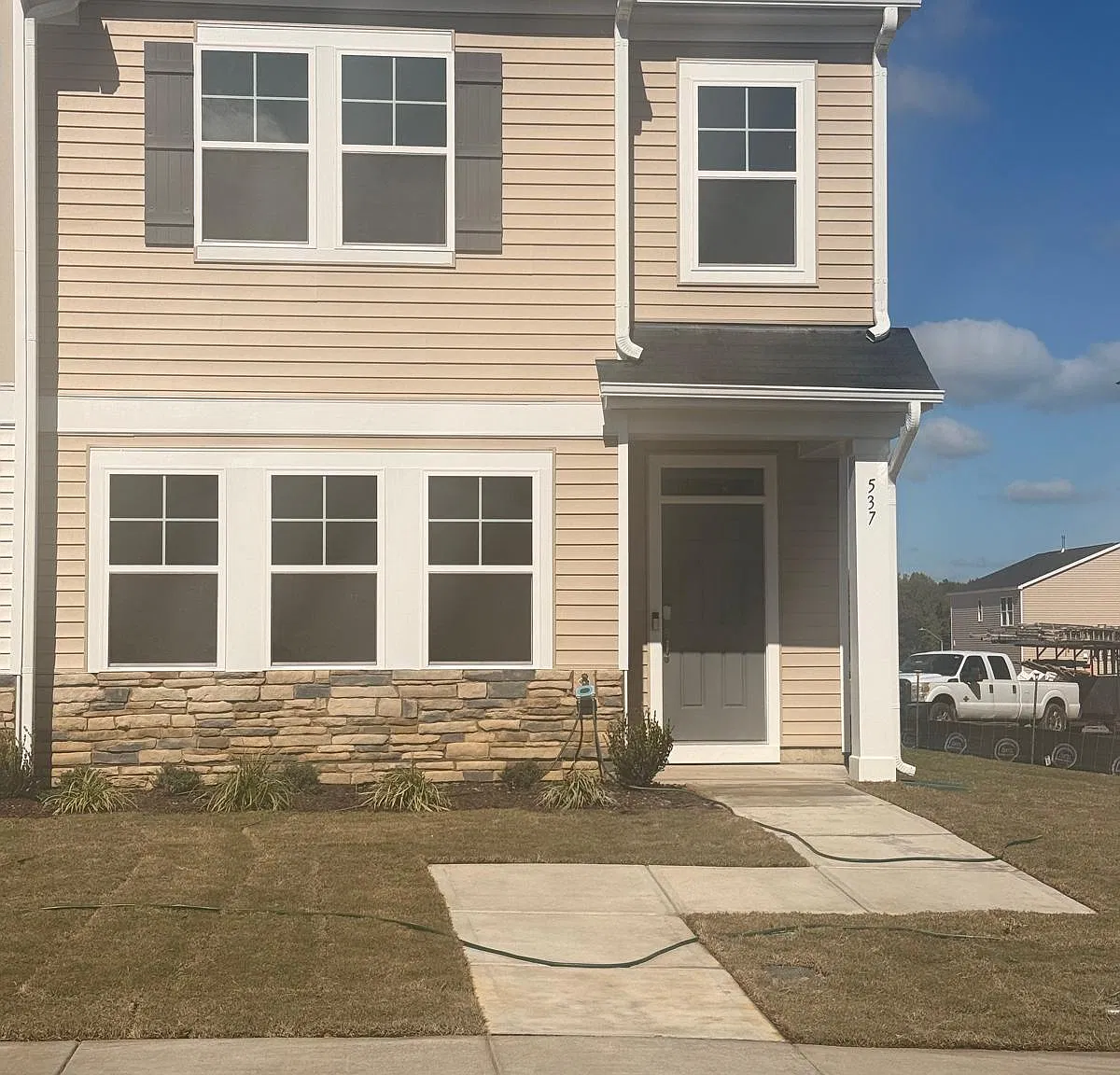3 bed, 2.5 bath, 1950 sqft, $1,795 — Photo 1