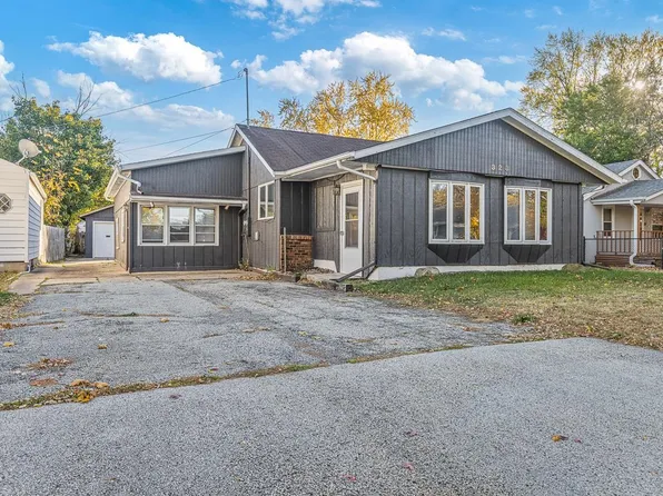 323 Wilson Ave, Machesney Park, IL 61115