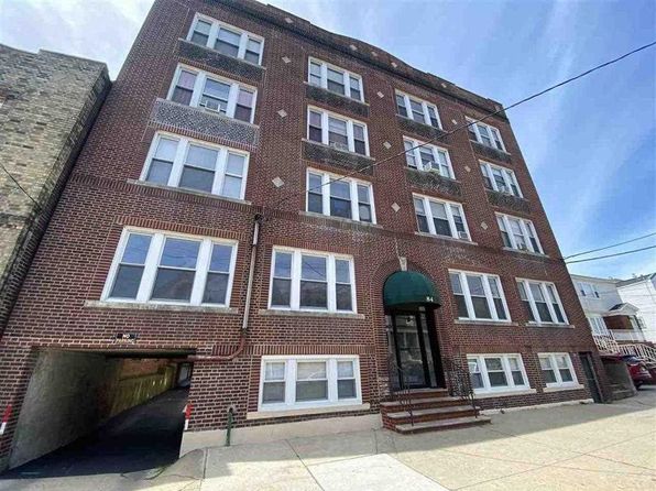 84 W 25th St, Bayonne, NJ