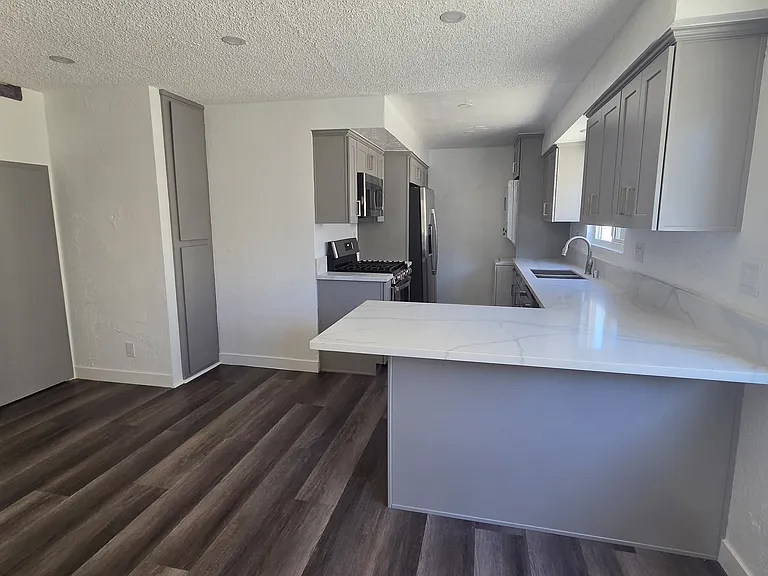 25832 Cypress St — Photo 2