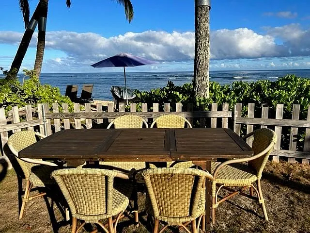 Ocean side outdoor dinning