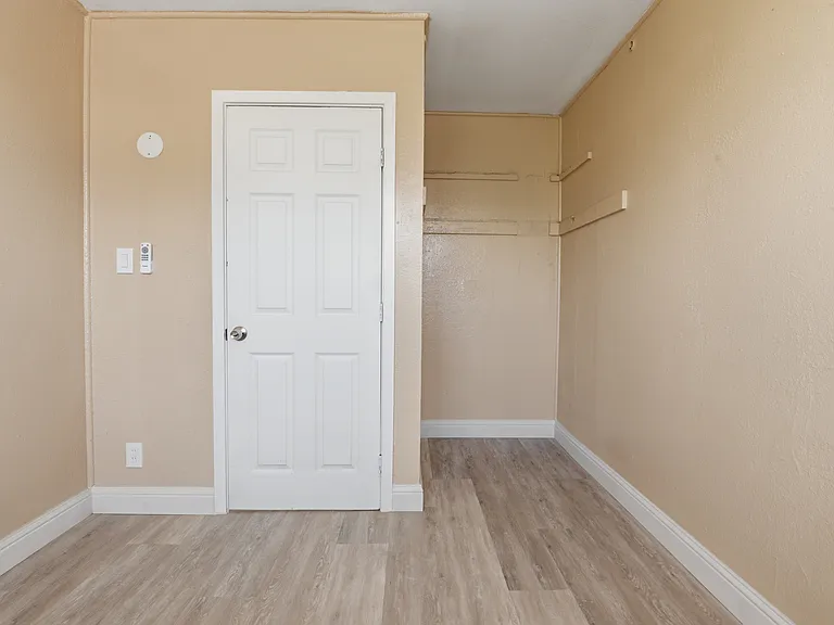 1643 E 6th St #1643 — Photo 9