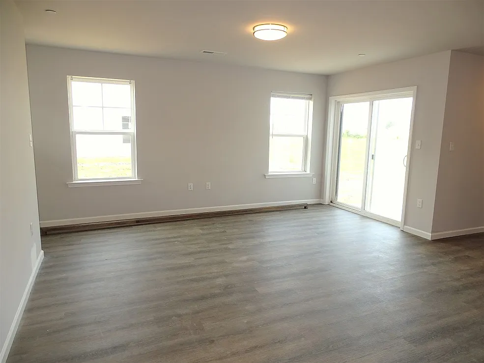 3 bed, 1174 sqft, $2,050 — Photo 4